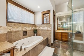 19_Bathroom_1800x1200_4205591