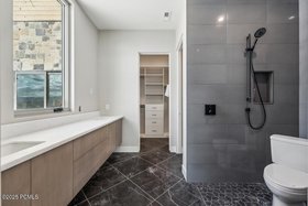 52_Bathroom_960x640_4206530