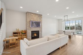13_Livingroom_1800x1200_4213829