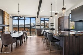 37_Kitchen-Dining_1800x1200_4216991