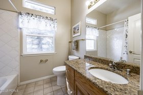 026_4378_willow_creek_drive024_403