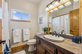22_Bathroom_high_4221331