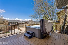 32_Deck-Area_high_4221342